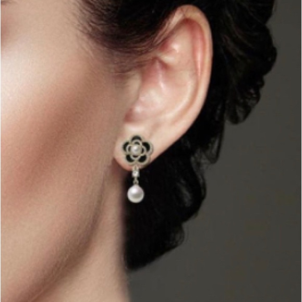 NWT Designer Black & White Flower Camellia Pearl Drop Earrings - Picture 4 of 6